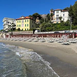 https://vicino-al-mare-soleggiato-in-centro.hotelitalianriviera.com
